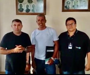 Moradores de Santo Antônio do Monte/MG recebem escrituras de imóveis cadastrados no programa de Regularização Fundiária